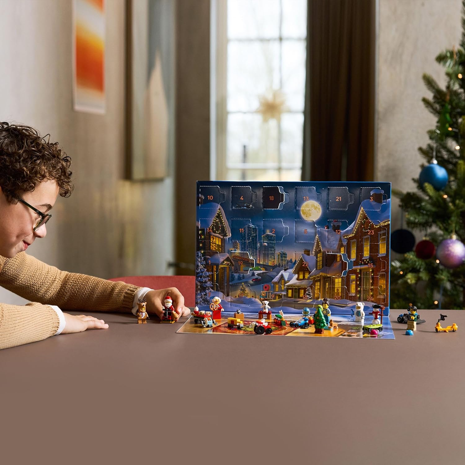 LEGO City Calendario De Adviento 2025 Para Niños Y Niñas De 5+ Años - Cuenta Atrás De Navidad Con 24 Sorpresas Inc. Tren, Coche, Tractor De Juguete, Oso Polar Y 7 Minifiguras - Regalo Navideño 60475