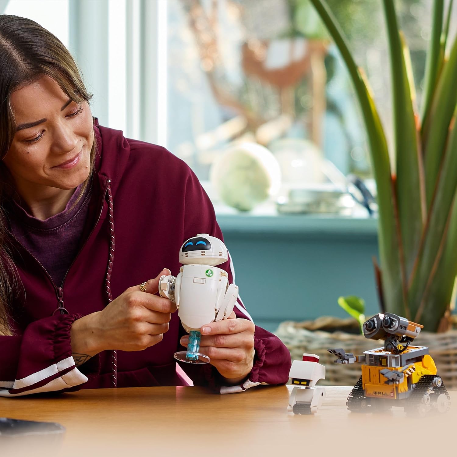 LEGO | Disney Pixar Wall-E Y Eve - Kit De Maquetas Para Adultos - Robots De Ladrillos Con Figuras De M-O Y HAL - Decoración Para El Hogar - Regalo Coleccionable Para Fans De La Película 43279