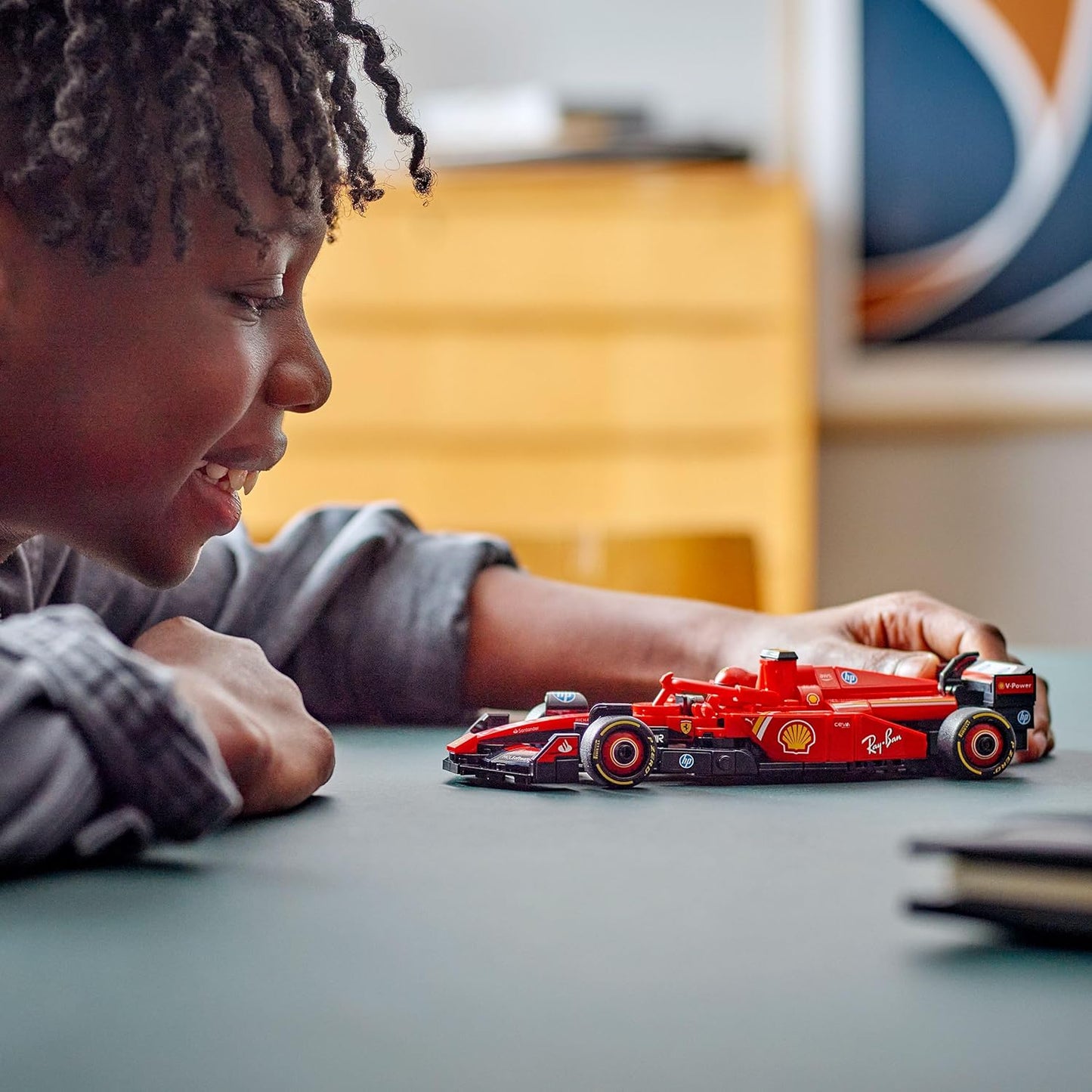 LEGO Speed Champions Coche De Carreras Ferrari SF-24 F1 De Juguete - Maqueta De Vehículo Rojo De Fórmula 1 Y Minifigura De Piloto - Regalo Para Niños Y Niñas De 10+ Años - Regalo De Reyes Magos 77242
