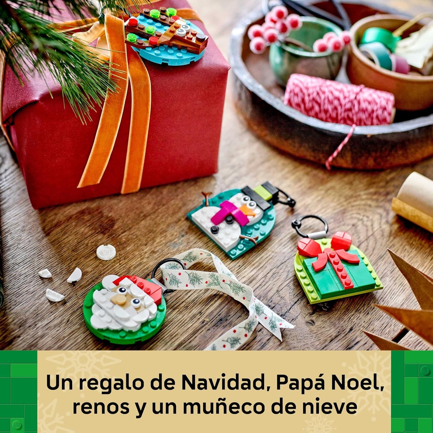 LEGO Selección De Adornos Navideños - Kit De Maquetas Con 4 Decoraciones Navideñas Para Colgar Inc. Papá Noel, Muñeco De Nieve Y Reno - Regalo Para Niñas Y Niños De 6+ Años 40744
